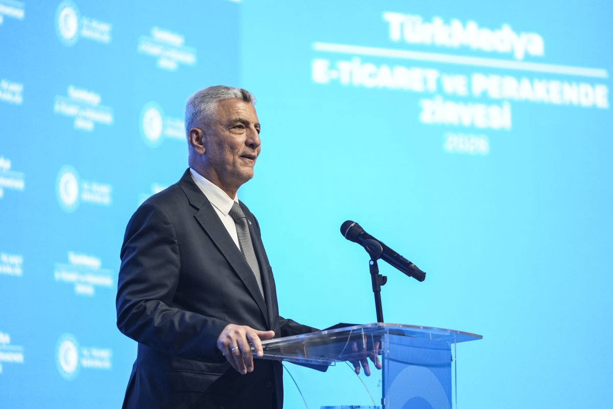 Ticaret Bakanı Bolat, E-Ticaret ve Perakende Zirvesi'nde konuştu: